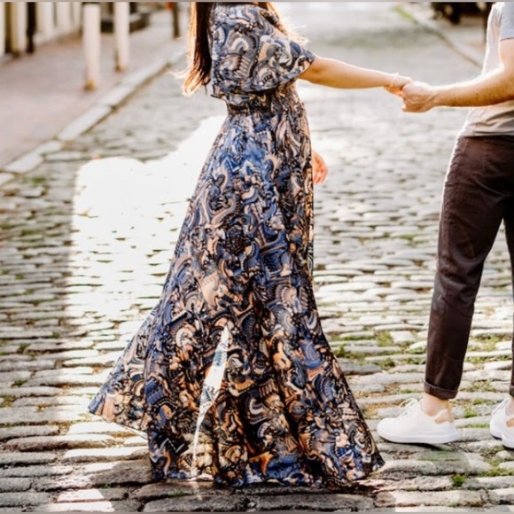 Marciano Dresses & Skirts - Guess by Marciano Guess Paisley Flutter Sleeve Maxi
Dress size Med